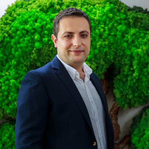 الأستاذ المشارك الدكتور سيرات موتلو